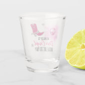 フェイクグリッターピンクディスコ女性のカーボーイバチェロレッテ ショットグラス (裏面)