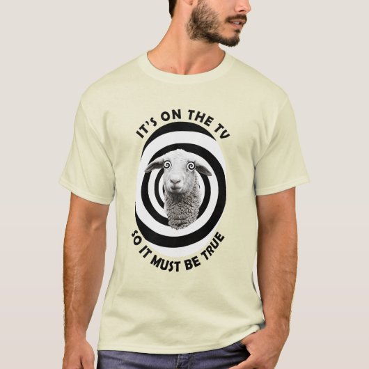 フェイクニュースSheeple おもしろい TV Tシャツ (正面)