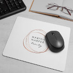 フェイクバラ金ゴールド抽象芸術ロゴ マウスパッド<br><div class="desc">シックなパーソナライズされたmousepadは、白い背景にカスタムバラ金ゴールドフォイル抽象芸術円要素の中にあなたのビジネス名または選択フェイクの文字を表示する。</div>