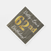 フェイク木材、フェイク金ゴールド62番目の誕生日+名前をカスタムする スタンダードランチョンナプキン (角)