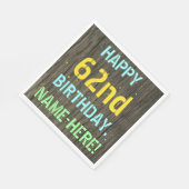 フェイク木、色彩の鮮やか文字の外観、62番目の誕生日+名前 スタンダードランチョンナプキン (角)