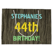 フェイク木、色彩の鮮やか文字ルック、44誕生日+名前 ラージペーパーバッグ (裏面)