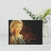 フェイク金ゴールドブラシスクリプトの卒業サンキューカード 招待状 (スタンド正面)