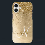 フェイク金ゴールドブラシ仕上げ金属グリッターモノグラム名 iPhone 16 PLUSケース<br><div class="desc">簡単にパーソナライズこのトレンディーシックな電話ケースデザインかわいらしは、金ゴールドのブラッシュドきらめくメタル背景に金ゴールドグリッターを搭載。</div>