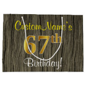 フェイクWood Look、フェイク金ゴールド67番目の誕生日+名前 ラージペーパーバッグ (裏面)