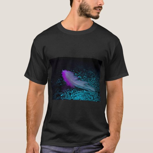 フェザータッチ：濡れた自然の芸術Tシャツ Tシャツ (正面)