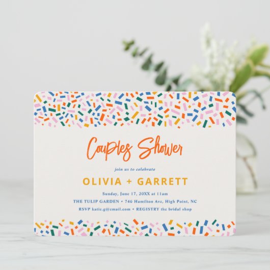 フェスティバルおもしろいモダンカップルのシャワー 招待状 (スタンド正面)