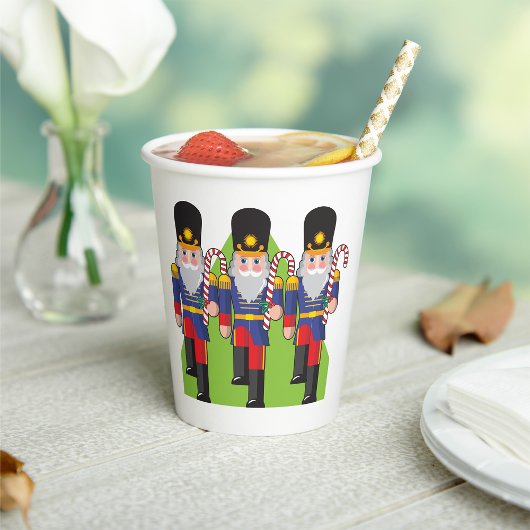 フェスティバルのくるみ割り兵士とキャンディカン 紙コップ