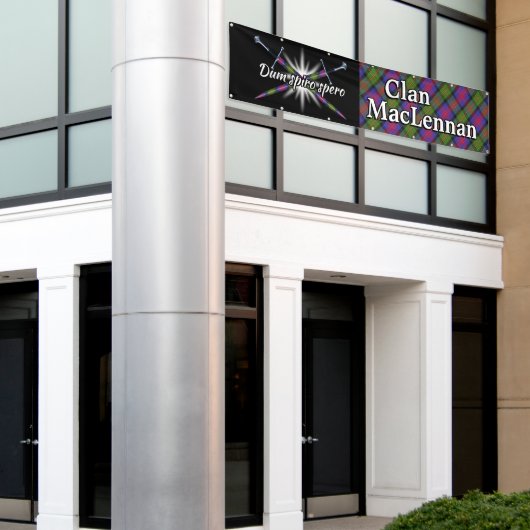 フェスティバルの一族のMacLennanの高地のテント 横断幕 (ビルの外側)