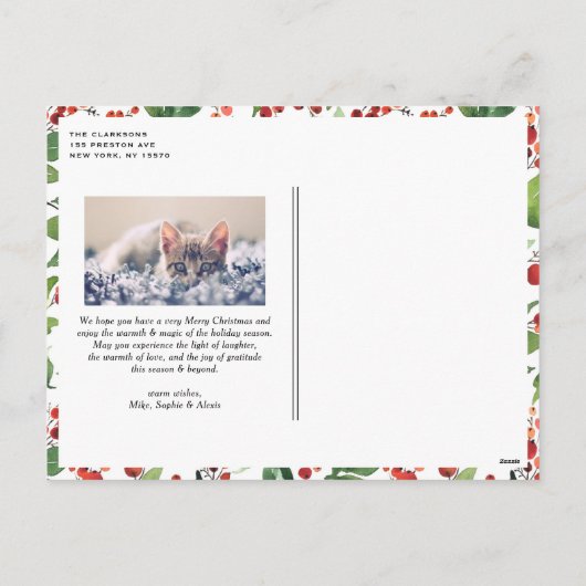 フェスティバルの緑とウィンターベリーの写真クリスマス シーズンポストカード (裏面)