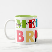 フェスティバルカラフルと明るいメリークリスマスライト ツートーンマグカップ (左)