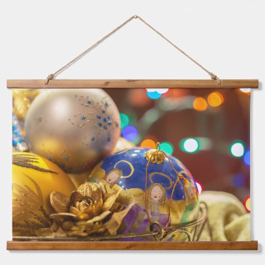 フェスティバルクリスマスオーナメントと天使 吊り下げ型タペストリー (正面)