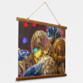 フェスティバルクリスマスオーナメントクローズアップ 吊り下げ型タペストリー (傾斜あり)