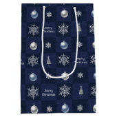 フェスティバルクリスマススノーフレーク、オーナメントと木 ミディアムペーパーバッグ (裏面)