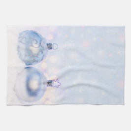 フェスティバルシルバーのクリスマスボールを雪に キッチンタオル