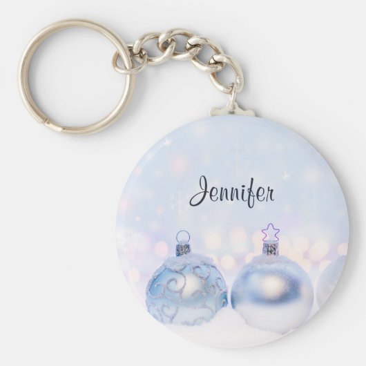 フェスティバルシルバーのクリスマスボールを雪に キーホルダー (正面)