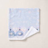 フェスティバルシルバーのクリスマスボールを雪に バスタオルセット (ウォッシュタオル)