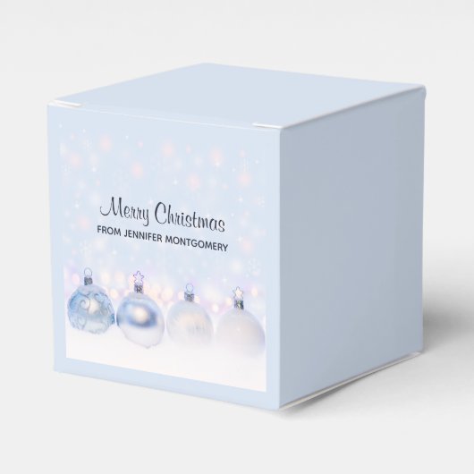 フェスティバルシルバーのクリスマスボールを雪に フェイバーボックス (正面サイド)