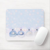 フェスティバルシルバーのクリスマスボールを雪に マウスパッド (マウス)