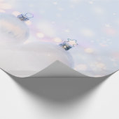 フェスティバルシルバーのクリスマスボールを雪に ラッピングペーパー (角)