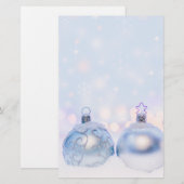 フェスティバルシルバーのクリスマスボールを雪に 便箋 (正面/裏面)