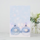 フェスティバルシルバーのクリスマスボールを雪に 便箋 (スタンド正面)