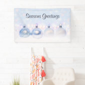 フェスティバルシルバーのクリスマスボールを雪に 横断幕 (インサイチュ)