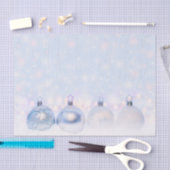 フェスティバルシルバーのクリスマスボールを雪に 薄葉紙 (クラフト)