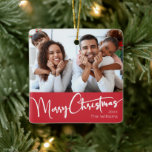 フェスティバルスクリプト | Red Merry Christmas セラミックオーナメント<br><div class="desc">この祝フェスティバル脚本のシーズン 赤メリークリスマスセラミックオーナメントの魅力のtouchをエレガント特集。シックなデザインは赤シンプルと白のカラーパレットを展示し、冬の居心地の良い精神を引き出す。その魅力モダンとユニーク素朴な言葉は、季節と季節の間の完璧なバランスを作り出コンテンポラリーす。ミニマルなカジュアルレタリングスタイルでは、明るい書道がtouchを加えしゃれているる。共有この幸せとオーナメントで休日の喜びと幸スタイリッシュせ！</div>