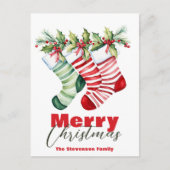 フェスティバルストライプのストッキングとグリーンクリスマス シーズンポストカード (正面)