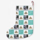 フェスティバルタイポグラフィクリスマスツリーファミリーフォト スモールクリスマスストッキング (裏面)