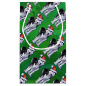 フェスティバルハスキーインサンタハットオングリーン スモールペーパーバッグ (裏面)