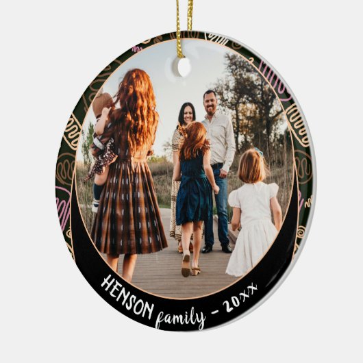 フェスティバルピンクワンラインアートクリスマスファミリーフォト セラミックオーナメント (左)