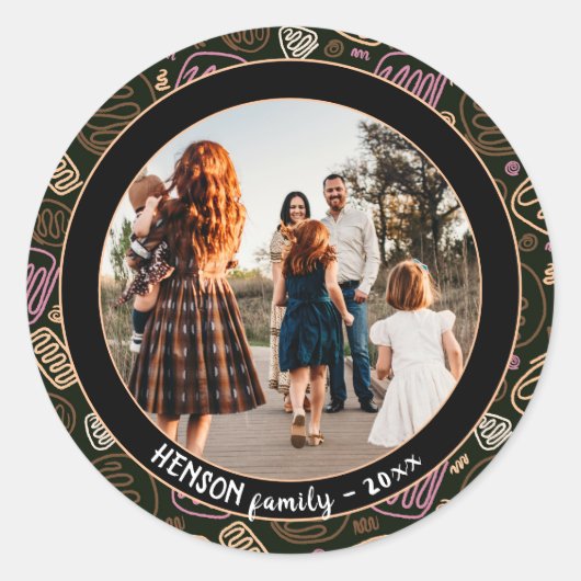 フェスティバルピンクワンラインアートクリスマスファミリーフォト ラウンドシール (正面)