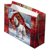 フェスティバルホワイトホースと冬の納屋クリスマス ラージペーパーバッグ (正面アングル)