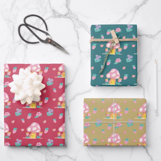 フェスティバルマッシュルーム赤い緑の黄金色のクリスマス ラッピングペーパーシート (正面)