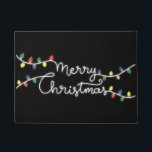 フェスティバルメリークリスマスドアマット ドアマット<br><div class="desc">フェスティバルの休日のライトメリークリスマスドアマット黒い背景に設定。大きな組み合わせドアマットを見るために私たちユニークの店を訪れる。</div>
