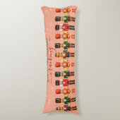 フェスティバルモダンクリスマスピンクかわいいくるみクラッカー ボディピロー (正面縦)