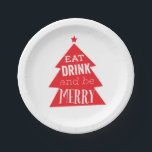 フェスティバルレッドクリスマスツリーパーティー ペーパープレート<br><div class="desc">陽気でおもしろいの赤いクリスマスツリーは、おもしろいと無料のタイポグラフィの中で「飲み食べ、飲みてメリーいる」というメッセージと共に休日の応援のメッセージを広げる。これらの白い紙プレートを使用して休日のディナーや季節のパーティー。</div>