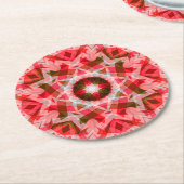 フェスティバルレッドグリーン幾何学居心地の良いクリスマススター ラウンドペーパーコースター (アングル)