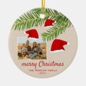 フェスティバルレッドサンタハットパインメリークリスマスフォト セラミックオーナメント (正面)