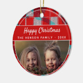 フェスティバルレッドプレイドハッピークリスマスファミリーフォト セラミックオーナメント (左)