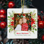 フェスティバルレッドポインセチアChristmas Kids写真 セラミックオーナメント<br><div class="desc">ホリーの葉と金ゴールドの広場を持つ美しい赤いポインセチアのフローラは、メリークリスマスの上のあなたの可愛い家族の写真を取り囲む。明るく陽気な子供たちは、花とかわいらしオーナメントの休日の離れ写真の写真をのまわりに撮る。</div>