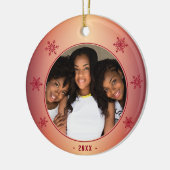 フェスティバルレッドメタリックスノーフレーク家族の写真 セラミックオーナメント (左)