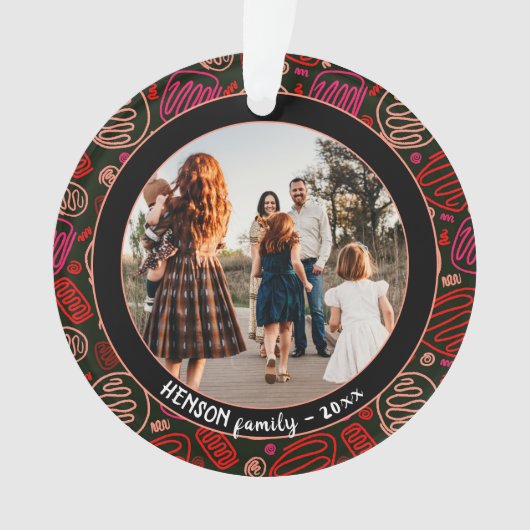 フェスティバルレッドワンラインアートクリスマスファミリーフォト オーナメント (正面)