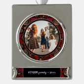 フェスティバルレッドワンラインアートクリスマスファミリーフォト シルバープレートバナーオーナメント (正面)