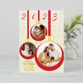 フェスティバルレッド私たちの初めてのクリスマス3 Photo Collage 箔シーズンカード (立ち正面)