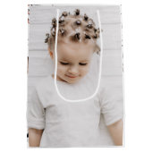 フェスティバル冬の鹿の2つの写真クリスマス ミディアムペーパーバッグ (裏面)