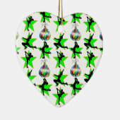 フェスティバル姿スケートで滑るクリスマスデザイン セラミックオーナメント (右)