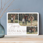 フェスティバル挨拶 | Joyous Hanukkah 3写真 シーズンカード<br><div class="desc">私たちのフェスティバルとエレガントハヌカーのカードデザインはあなたの家族の写真の3つを表示する完璧なお気に入りの方法である。水平または景観志向のデザインは、ニュートラル・アース・トーンのテラコッタタイポグラフィと手書き文字のスクリプトで「ジョイ・ハヌカー」を特徴とし、その下に白い背景に家族の名前を付ける。</div>